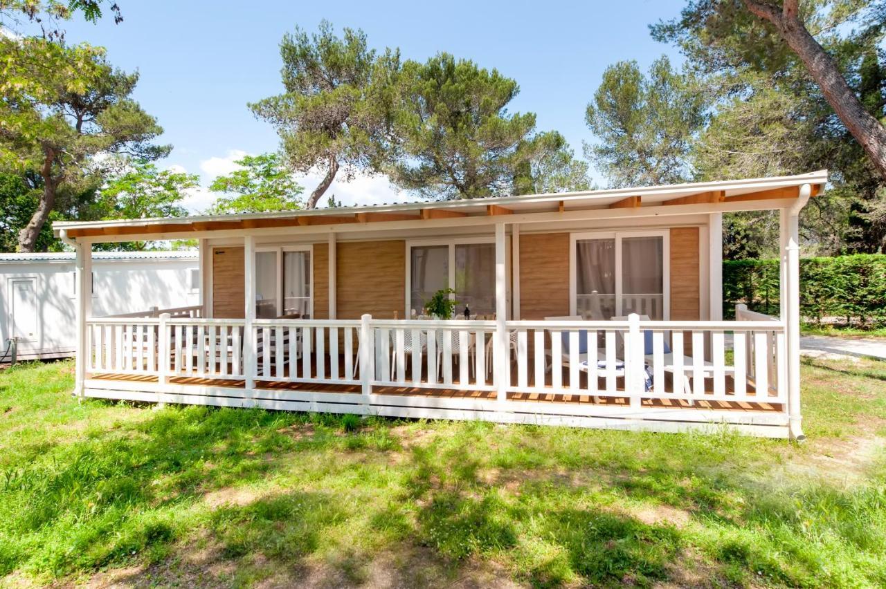 Glamping And Mobile Homes Lavanda - Holiday Centre Bi Village Fazana Exterior photo