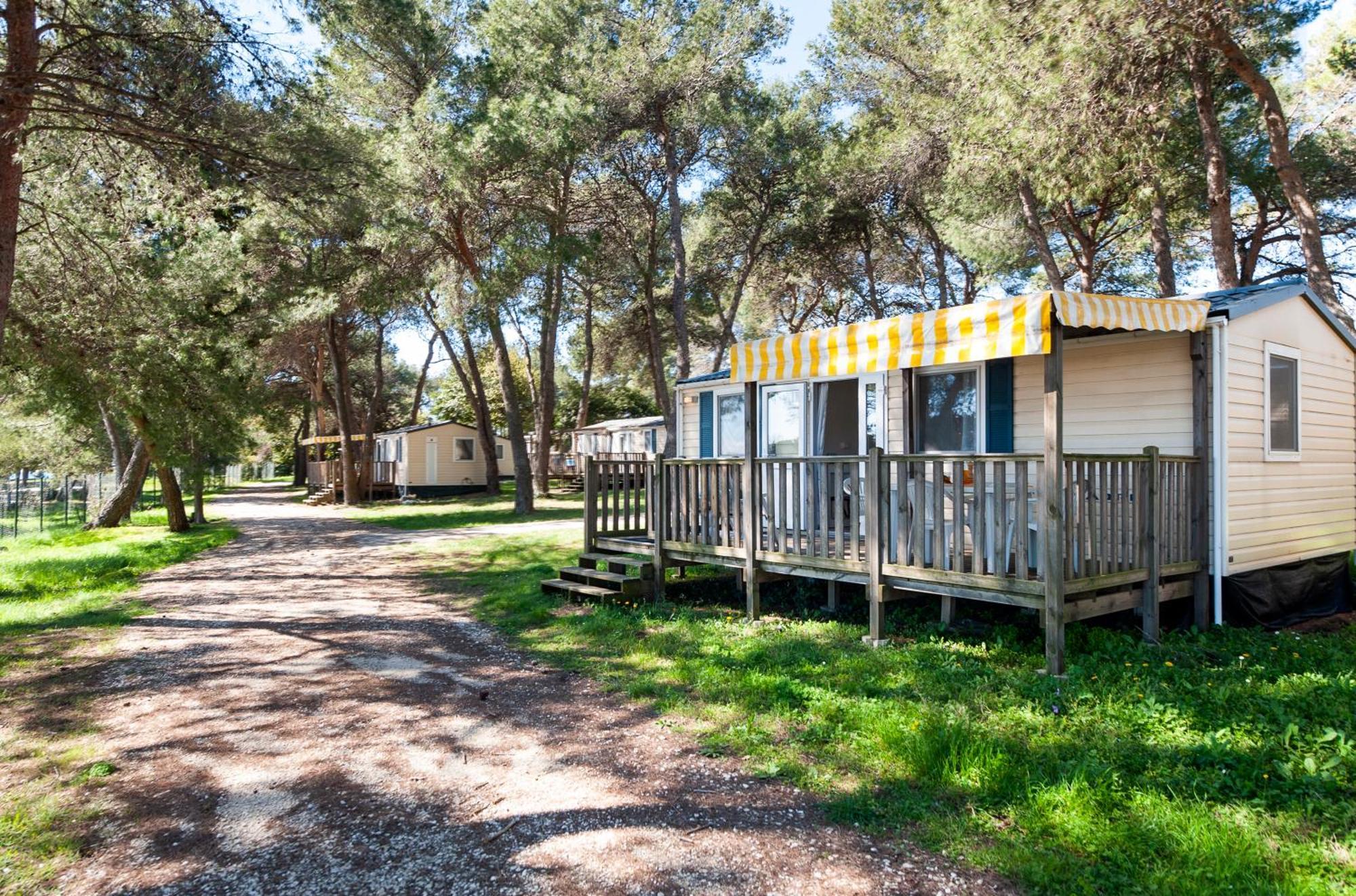 Glamping And Mobile Homes Lavanda - Holiday Centre Bi Village Fazana Exterior photo